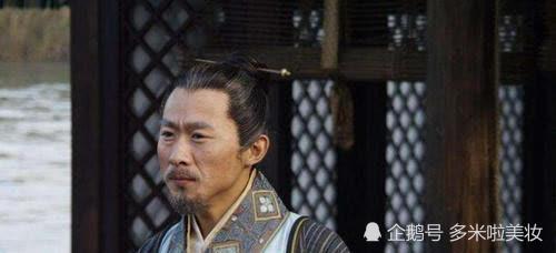 英雄豪侠行七言绝句，义薄云天错落风尘间，忠肝义胆惩奸暴，一生一世无怨无悔"。